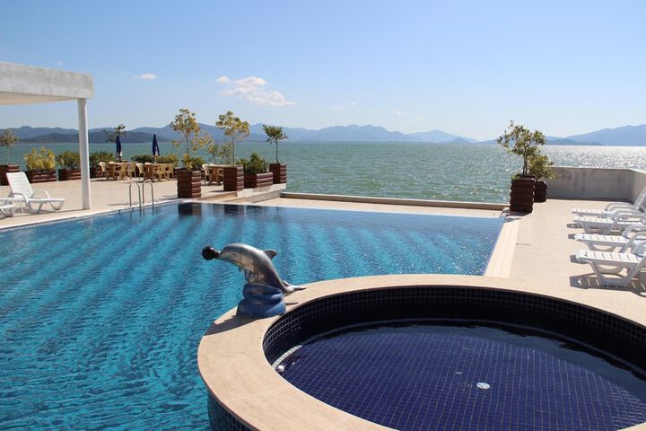Hotel Pool