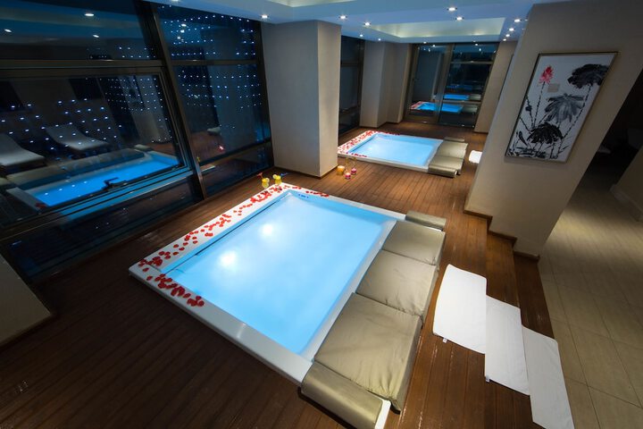 Hotel Pool