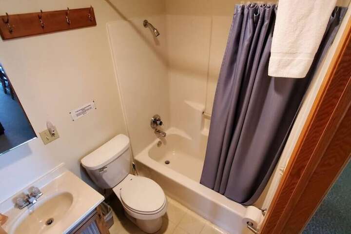 Room 143 of 195