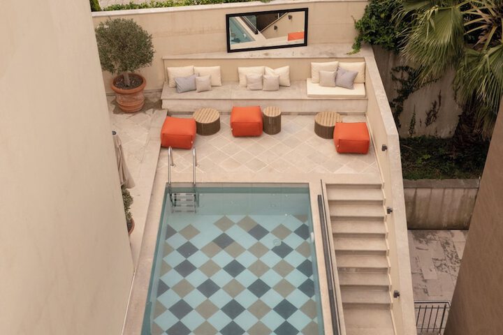 Pool 33 of 67