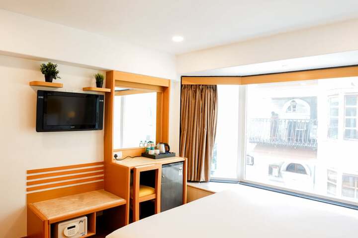 Room 11 of 42