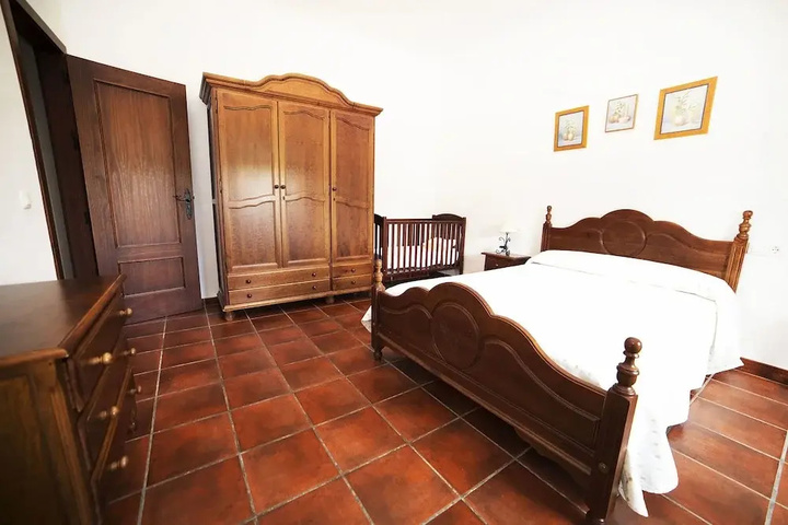 Room 6 of 25
