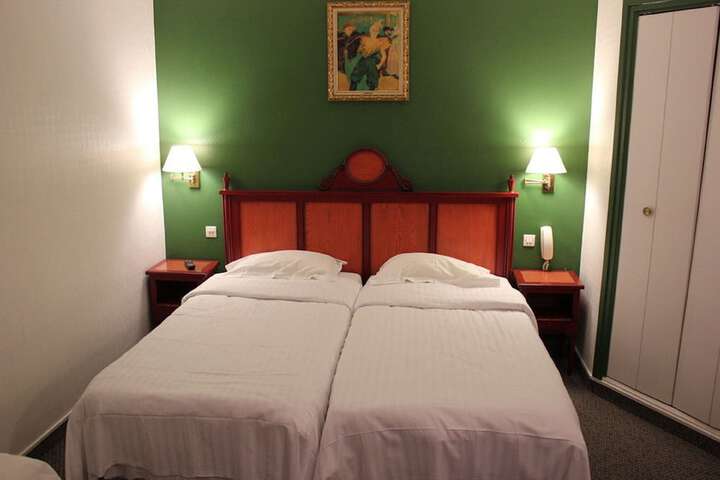 Room 13 of 99