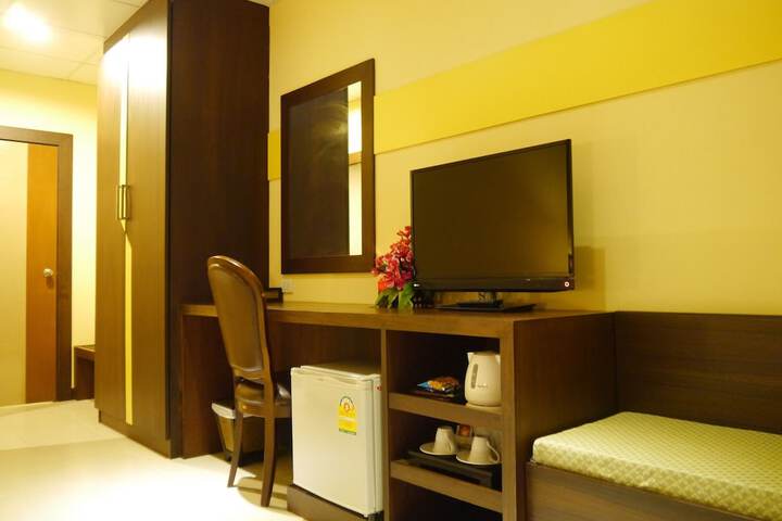 Room 10 of 38