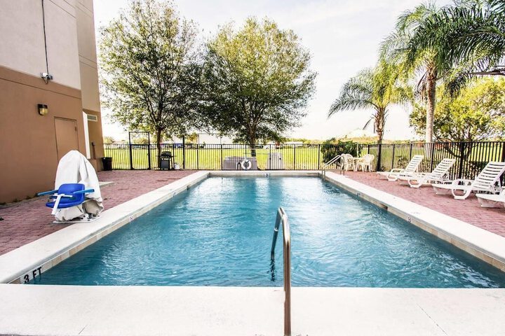 Pool 32 of 42