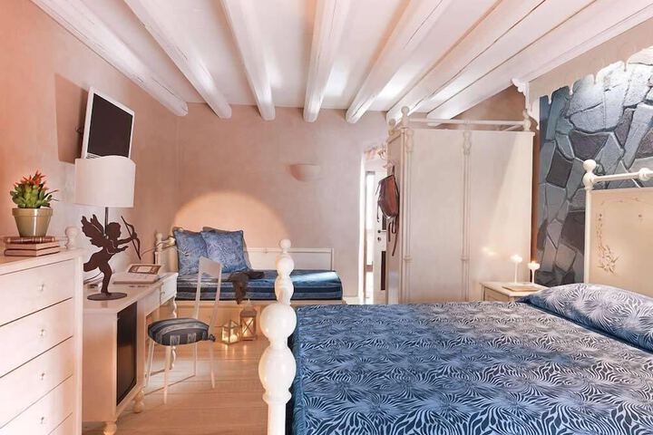 Room 8 of 27