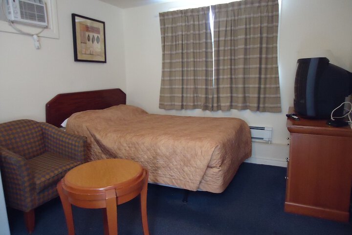 Room 11 of 34
