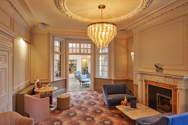 Lounge 60 of 85