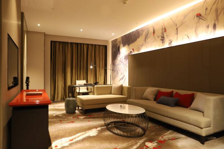 Room 11 of 18