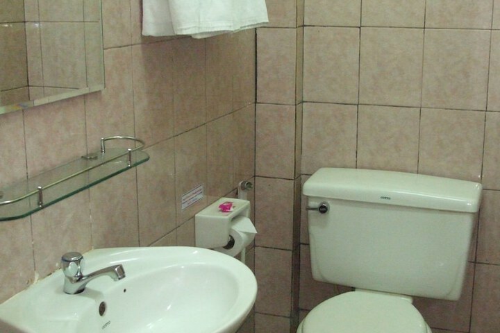 Room 11 of 21