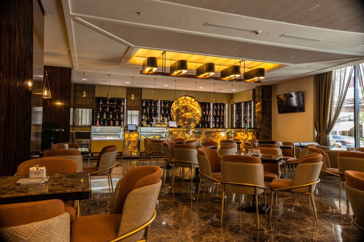 Lounge 47 of 51