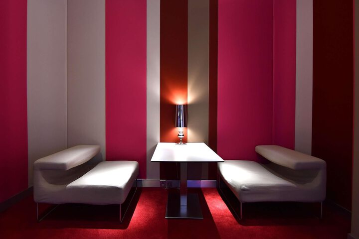 Lounge 54 of 73