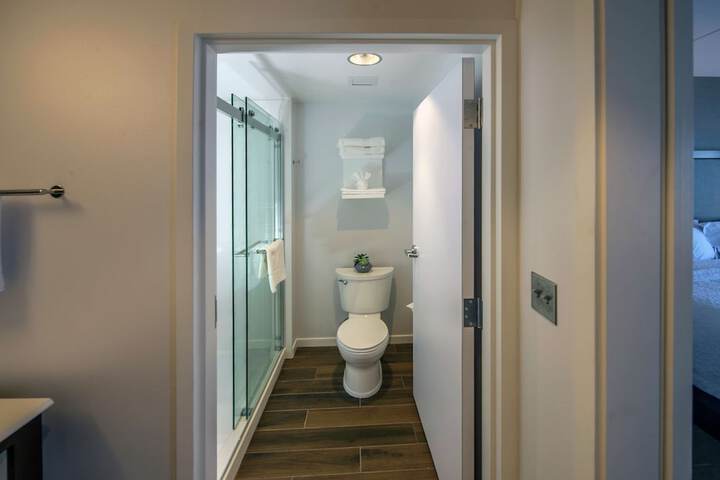 King Accessible Room with Refrigerator Non-Smoking (21 of 27)
