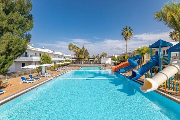 Hotel with Pool