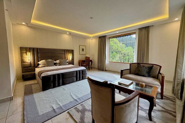 Room 9 of 23