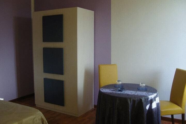 Room 25 of 81