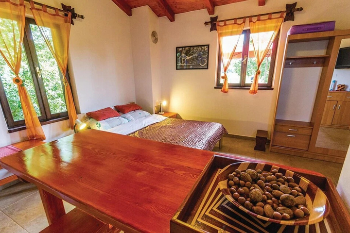 Room 3 of 11
