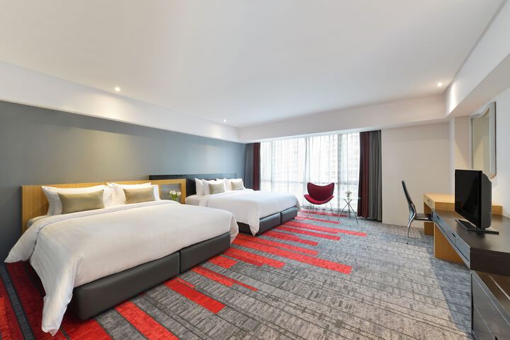 Room 18 of 114