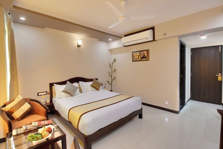 Room 6 of 14