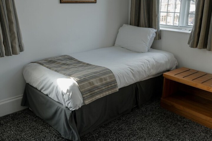 Room 6 of 44