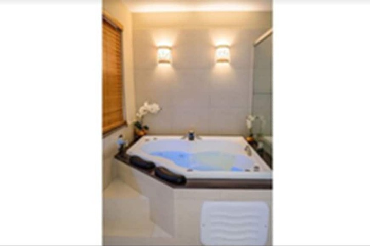 Hot Tub 21 of 39