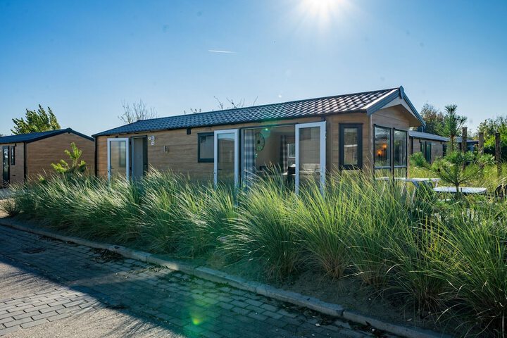 Well-maintained Chalet With Terrace in Hellevoetsluis