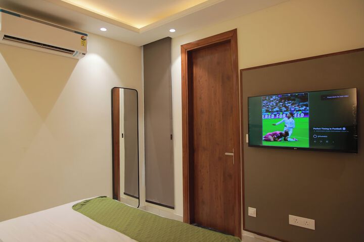 Room 8 of 36