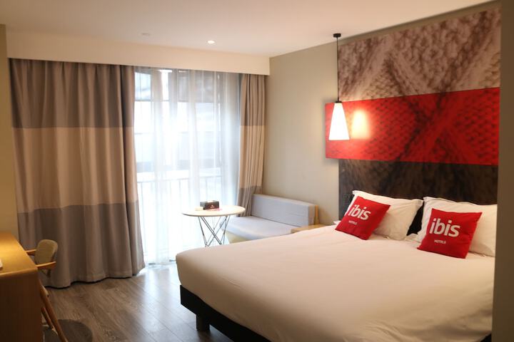 Room 7 of 37