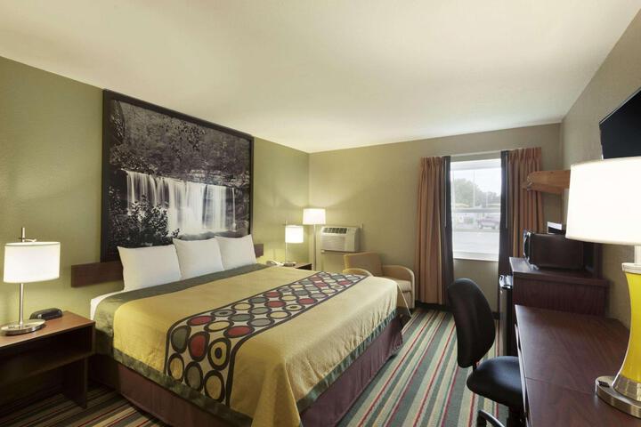 1 King Bed (2 of 12)