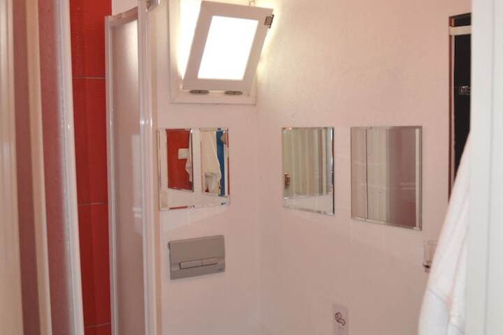 Room 38 of 144