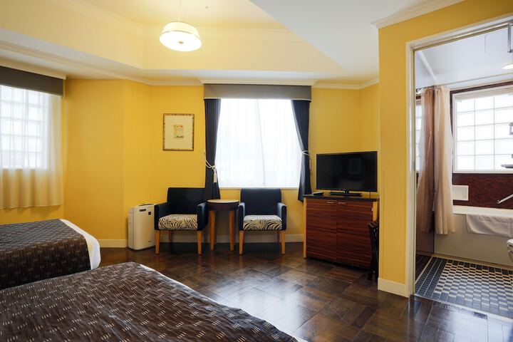 Room 17 of 40