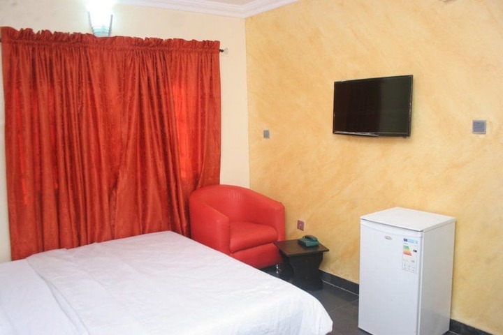 Room 6 of 15