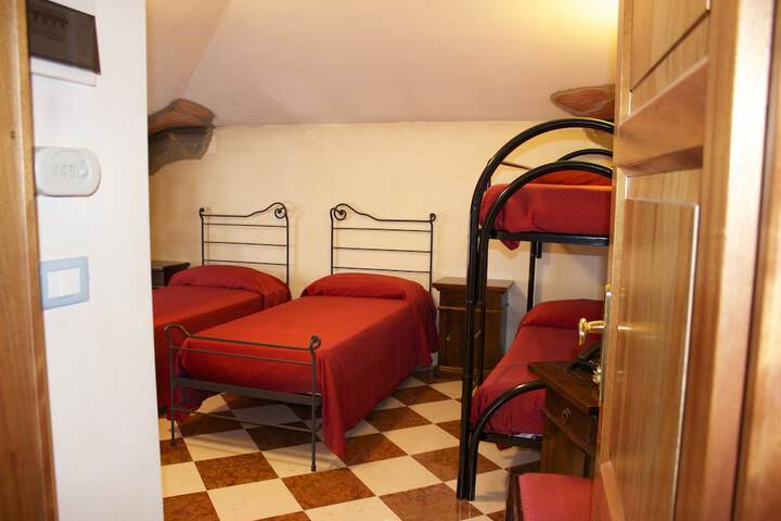 Room 36 of 83