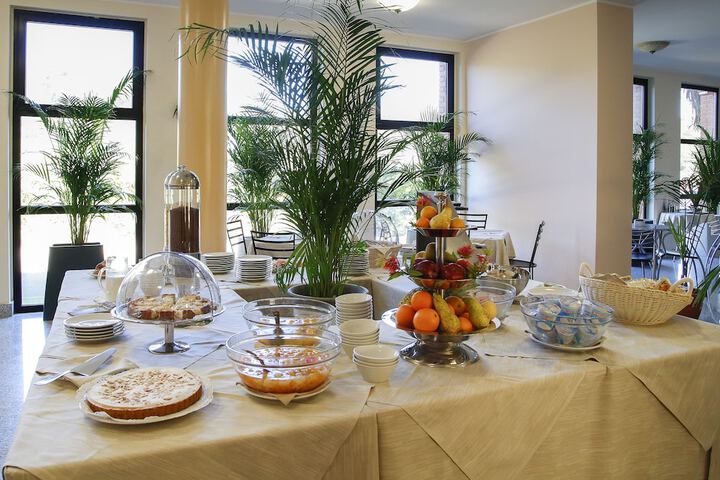 Breakfast/Coffee Service 32 of 35