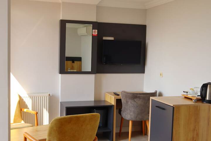 Room 53 of 90