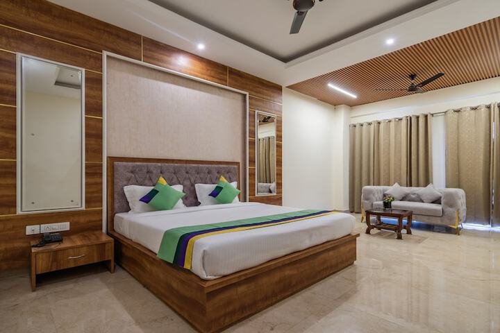 Room 16 of 48