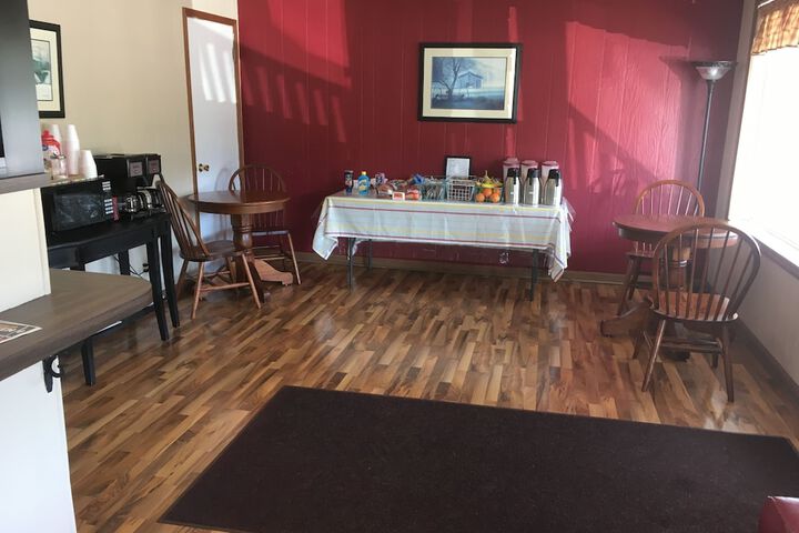 Breakfast/Coffee Service 21 of 37