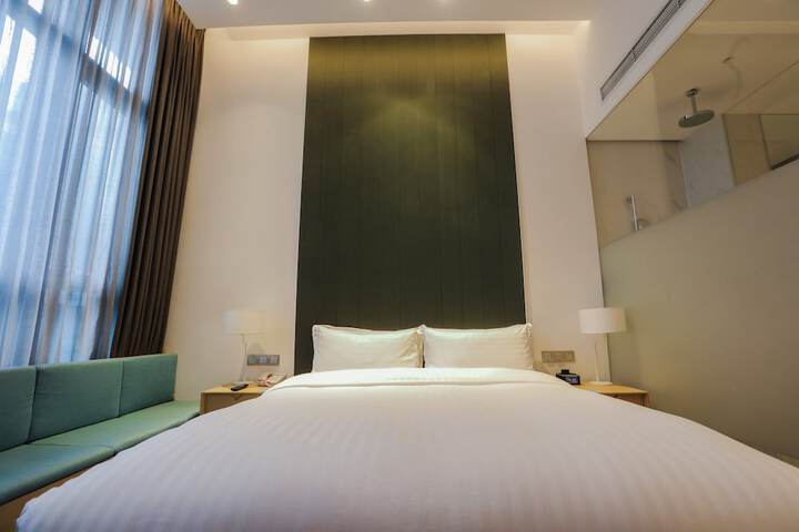 Room 25 of 60