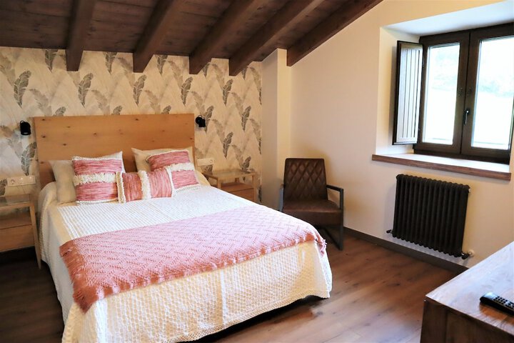 Room 5 of 33