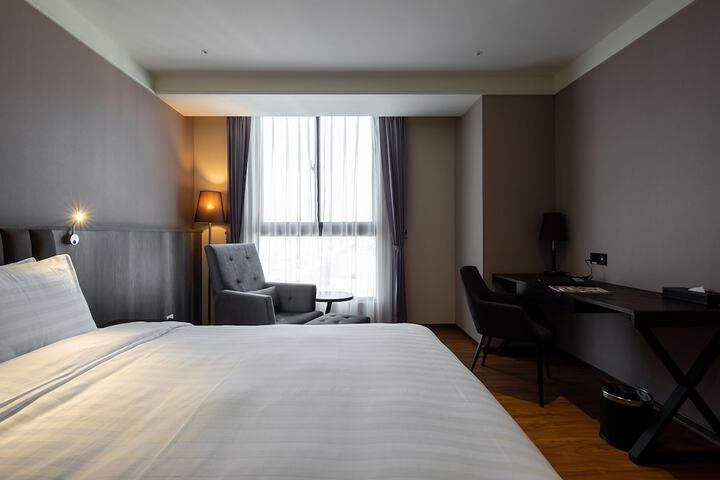 Room 7 of 42