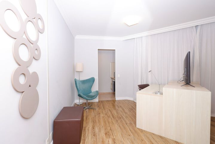 Room 35 of 143