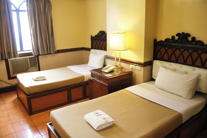 Room 26 of 168