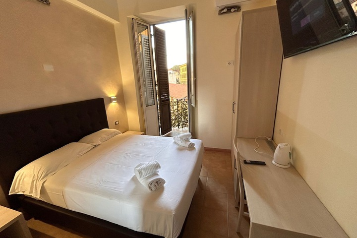 Room 2 of 25