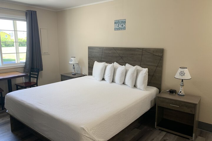 Room 4 of 136