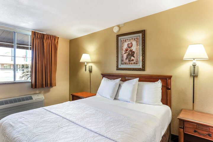 Room 16 of 30