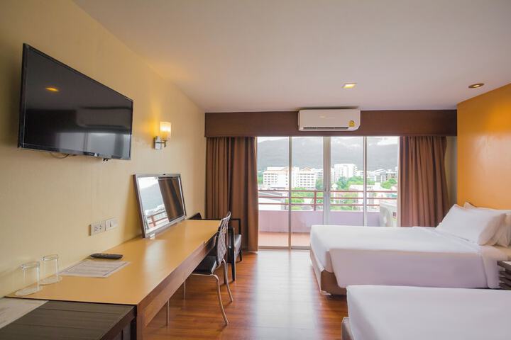 Room 12 of 65