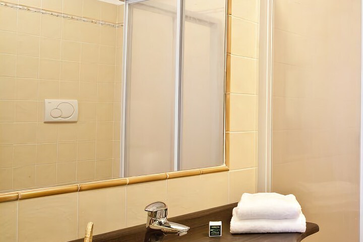 Room 12 of 20
