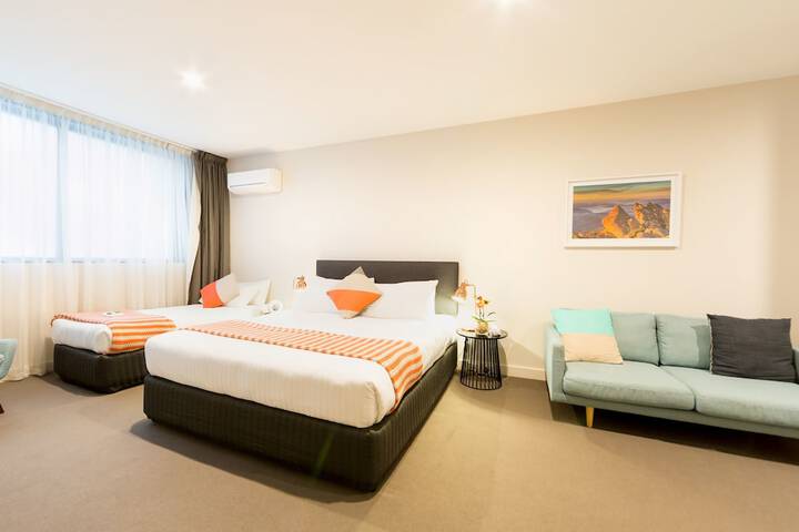Room 4 of 76