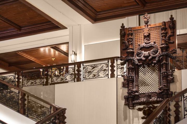 Entrance & Lobby