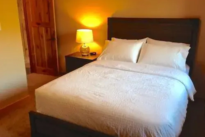 Room 3 of 8